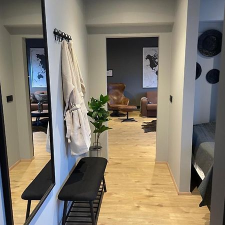 Lovely Apartment With Hot Tub Access Акурейри Экстерьер фото
