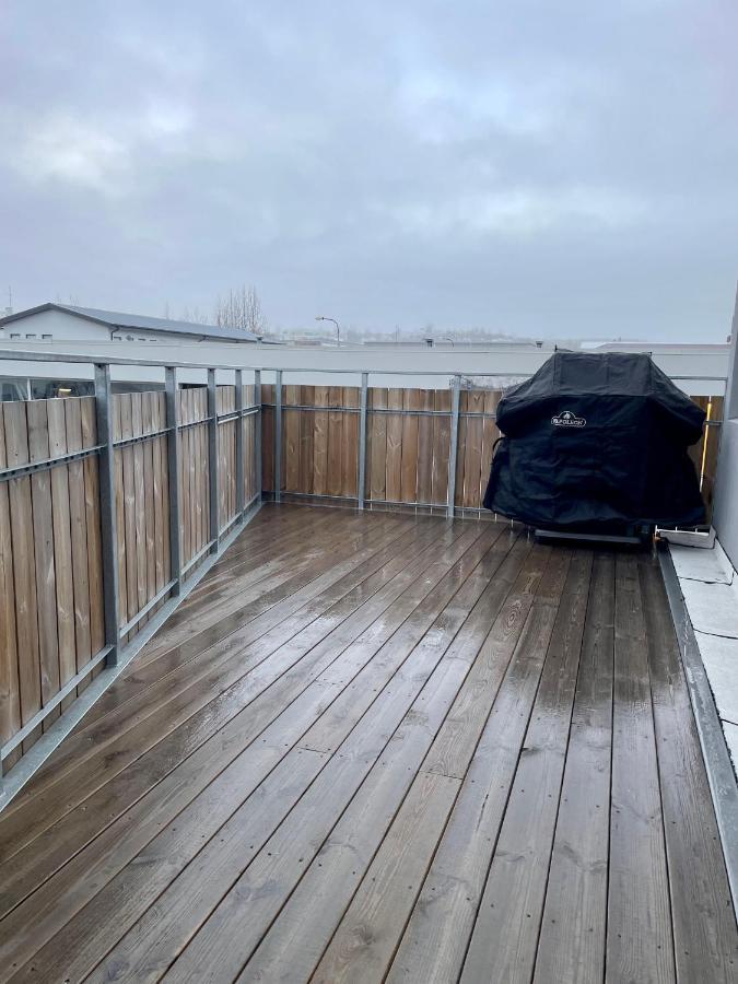 Lovely Apartment With Hot Tub Access Акурейри Экстерьер фото