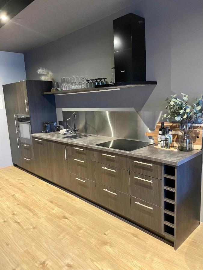 Lovely Apartment With Hot Tub Access Акурейри Экстерьер фото